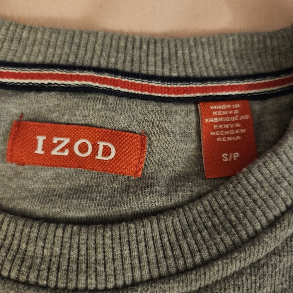 IZOD Cozy Gray‎ Crewneck Sweater with Classic Design - Picture 4 of 7